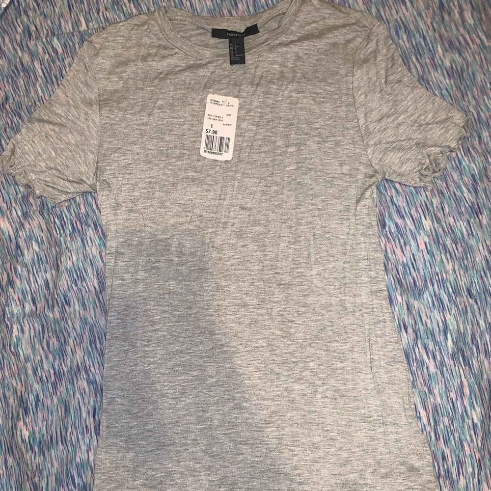 gray thin shirt